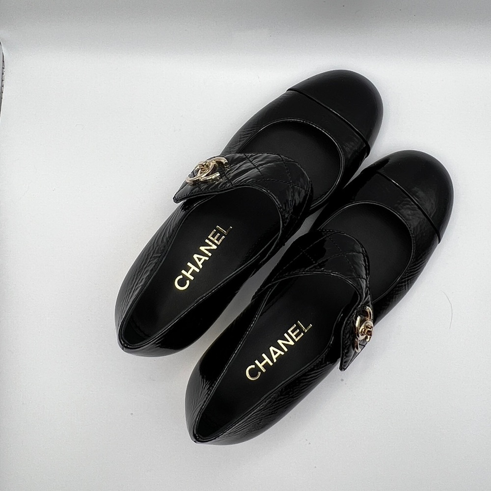 CHANEL PATENT LEATHER MARY JANE SIZE 37